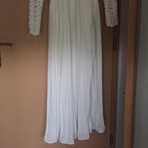 Kate Middleton PLEATED CROCHET MAXI DRESS - Picture 7 of 7